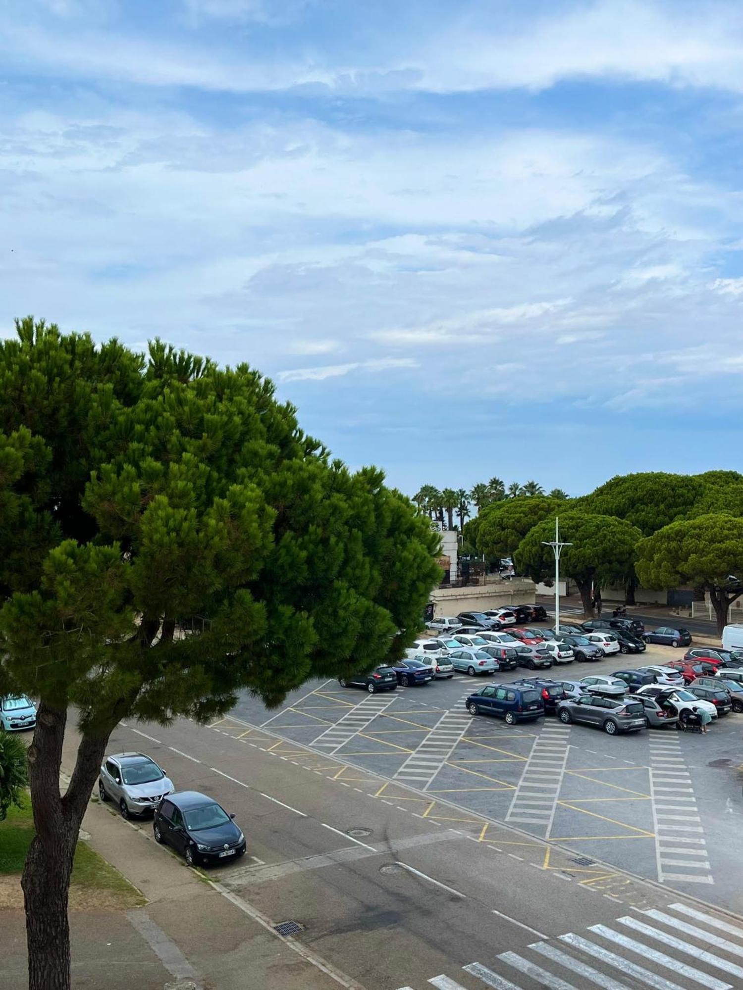 Appartement Devant La Mer + Parking Le Grau-du-Roi Buitenkant foto